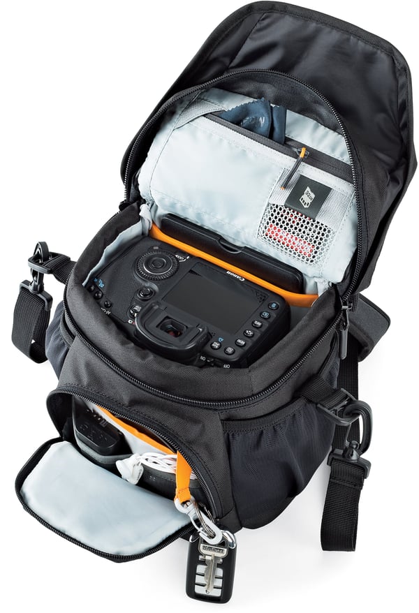 Lowepro Nova 140 AW II, svart