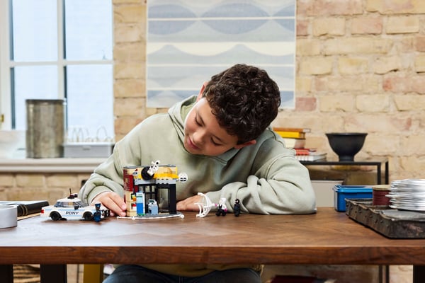 LEGO Superhelte Marvel 76311 – Spidermanuniverset: Miles Morales mod Plet.