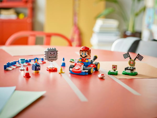 LEGO Super Mario 72043: Mario Kart - Interaktiv LEGO Mario och Standard Kart