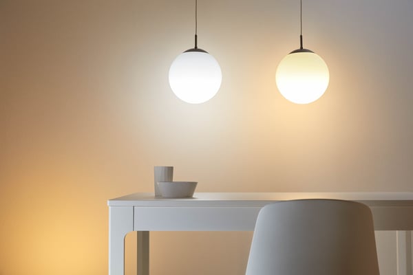 WiZ smartlampe, E14, opalglas, RGBW - alle farver og nuancer af hvidt lys, Wi-Fi, 470 lm