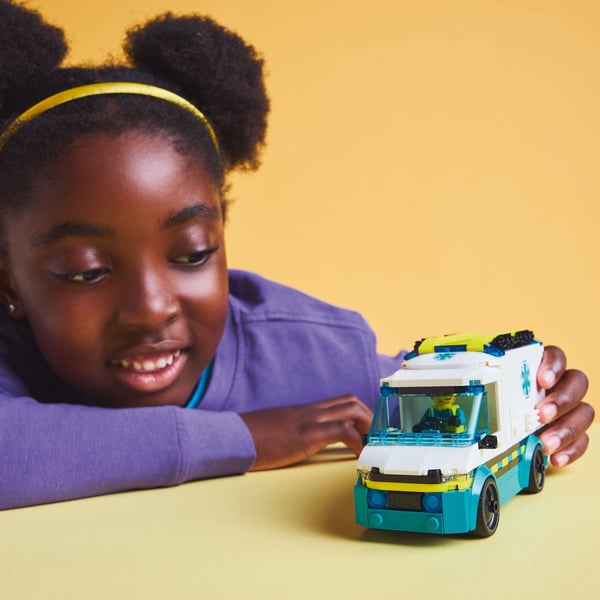 LEGO City 60451 - Ambulance kaldestart