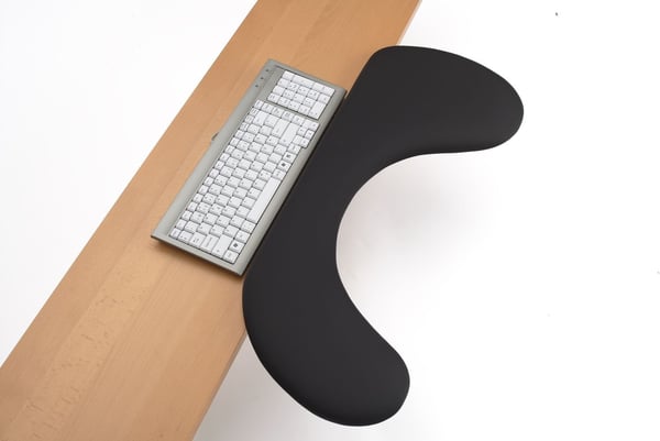 Ergo Finland 8820 - ergonomisk armbågsstöd, 70 x 28 cm, konstläder