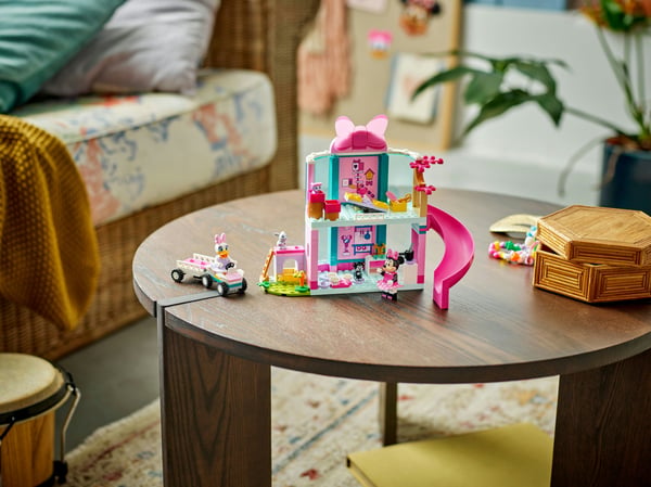LEGO Disney 43274 - Minnis hus för husdjur