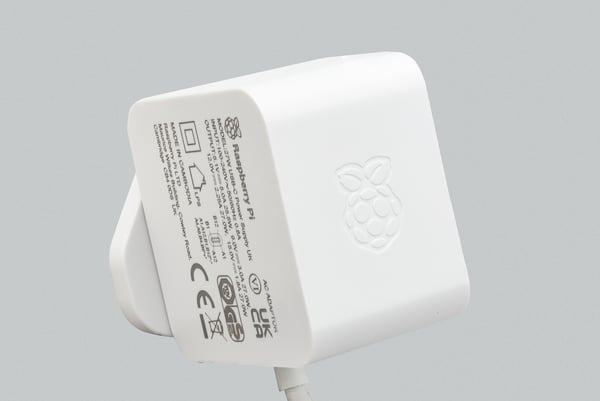 Raspberry Pi 27W USB-C-strömadapter, vit