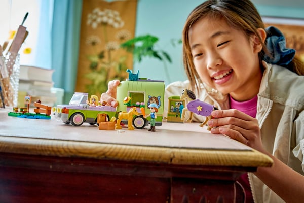LEGO Friends 42695 Häst- och föltransport