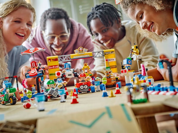 LEGO Super Mario 72035 – Mario Kart Toads garage