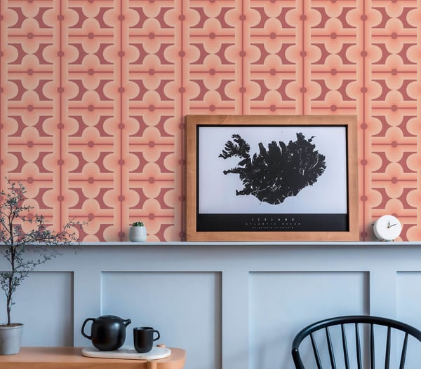 Retro tapet Profhome 395332-GU varmt stemplet ikke-vævet tapet lidt tekstureret geometriske mat rød pink laks brun pastel orange 4,5 m2