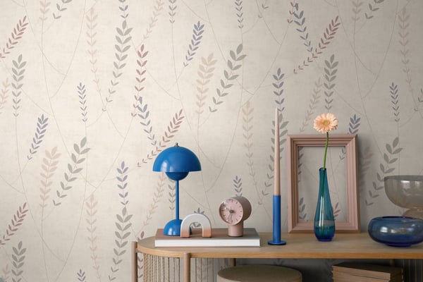 Provence stil Profhome 791463-GU varmt stemplet ikke-vævet tapet lidt tekstureret blomster mat fløde due blå lysebrun 5,33 m2