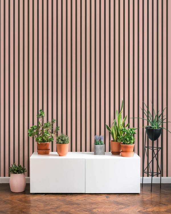 Stripes tapet Profhome 786281-GU varmt stemplet ikke-vævet tapet lidt tekstureret træ imitation mat lyserød sort 5,33 m2