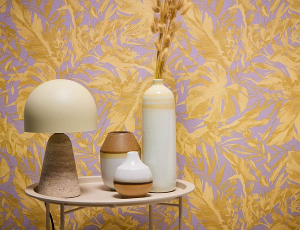 Natur tapet Profhome 790633-GU varmt stemplet ikke-vævet tapet lidt tekstureret blomster glitrende purpurrød blålilla guld okker gul 5,33 m2