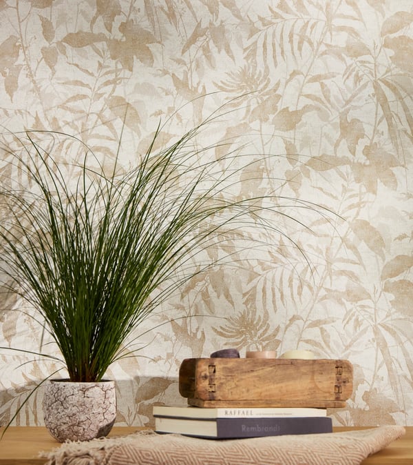 Natur tapet Profhome 782032-GU varmt stemplet ikke-vævet tapet tekstureret blomster flimrende fløde beige creme grå silke 5,33 m2
