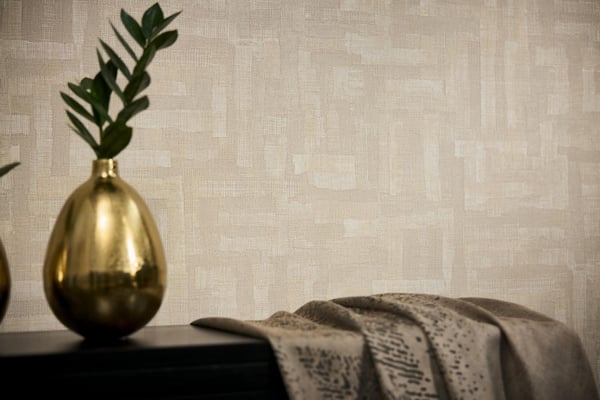 Etnisk stil tapet Profhome 782041-GU varmt stemplet ikke-vævet tapet tekstureret stof imitation mat beige creme grå silke 5,33 m2