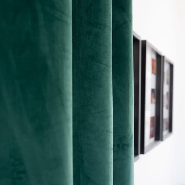 Fløjlsgardin ON tape 140x250 grøn mørklægning Fløjlsgardin ON tape 140x250 grøn mørklægning