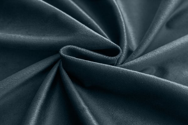Mörklingsgardin samettia 140x250 cm silmäkierteillä