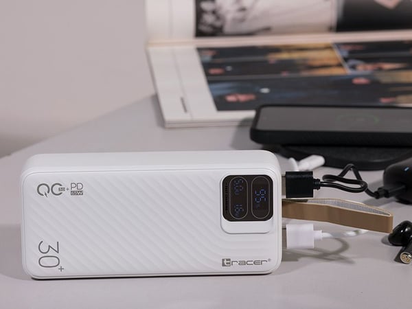 Tracer BLAZE varavirtalähde 65 W 30000 mAh, 2 USB + USB-C, valkoinen