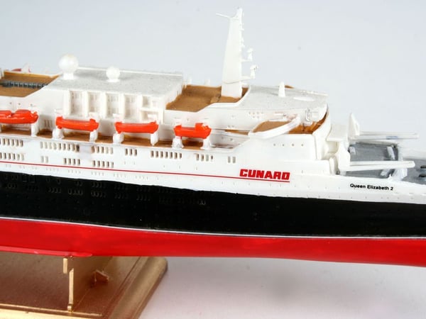 Revell Queen Elizabeth 2, Pienoismallimatkustajalaiva, Kokoamispakkaus, 1:1200, Queen Elizabeth 2, Muovi, Edistynyt