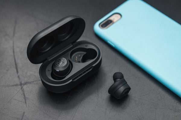 JBuds Air True Earbuds - äkta trådlösa hörlurar med mikrofon. - In-ear - Bluetooth® 5.0 - upp till 24 timmars batteritid (via medföljande laddnings...