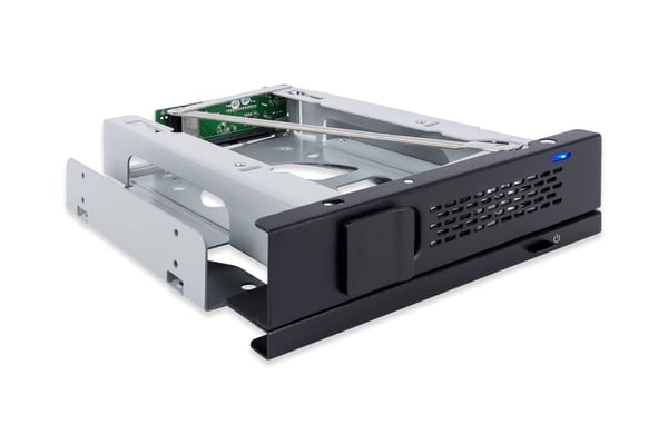 Icy Dock MB171SP-1B, 13,3 cm (5.25"), Liitinpaneeli, Musta, Hopea, 3.5", Serial Attached SCSI (SAS), SATA III, Metalli