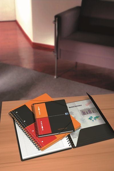 Oxford International Meetingbook A4+ - Møtebok - spiralbundet - 240 x 310 mm - 80 ark / 160 sider - hvitt papir - rutet - 4 hull - grått dekke - po...