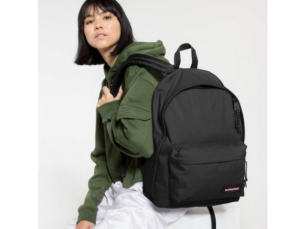 Eastpak Out of Office ryggsäck, 13,3-tums laptopfack, svart
