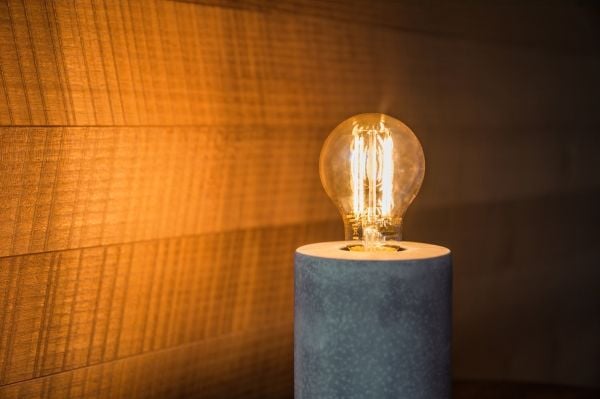 Brennenstuhl - LED-filamentlyspære - form: globus - E27 - 4.9 W - klasse F - varmt hvitt lys - 2200 K