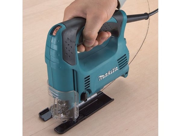 Makita 4328 Kapea saha, 450 W, 65 mm, 500-3100 min-1, 1,8 kg