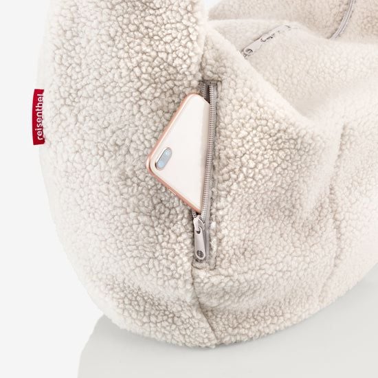 Reisenthel Moonbag axelväska teddy sandfärgad