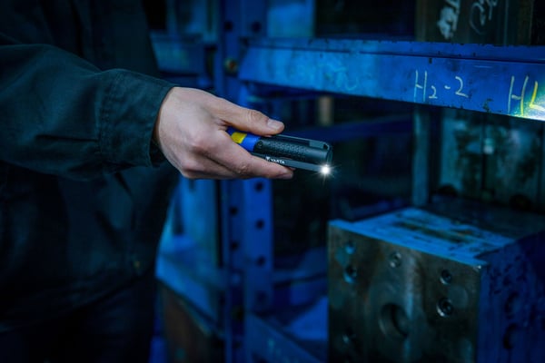 Varta Work Flex, LED, 61 g, IP54, musta, Kädessä kannettava työvalo