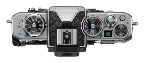 Nikon Z fc systemkamera 20,9 MP + NIKKOR Z 28mm f/2.8 (SE)-objektiv svart/silver