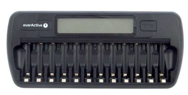 everActive NC-1200 NiMH-akkulaturi, 1–12 AA/AAA, LCD-näyttö