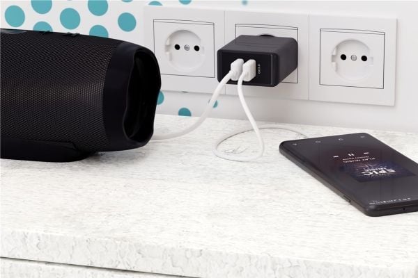 Dobbel USB hurtiglader USB/QC 3.0 (28 W) sort