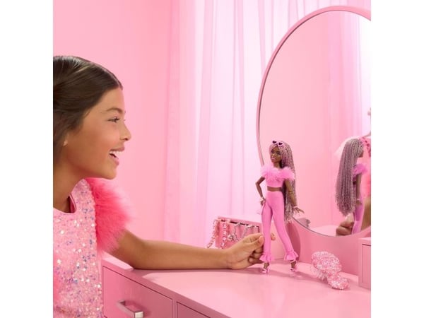Barbie HYV28-docka, Deluxe Style, rosa outfit