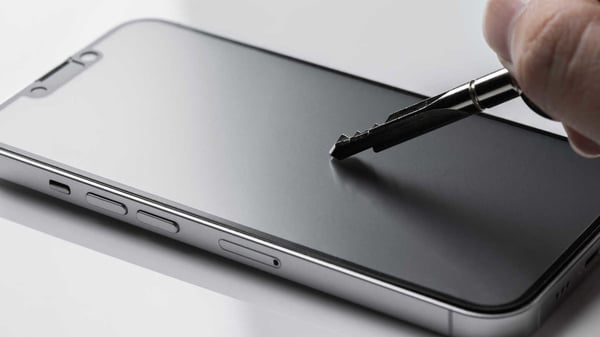 Moshi iVisor AG, Apple, iPhone 13/13 Pro, Ripebestandig, Svart, 1 stykker