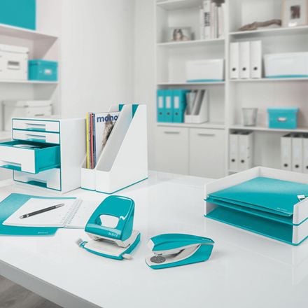 Häftapparat Leitz WOW isblå metallic