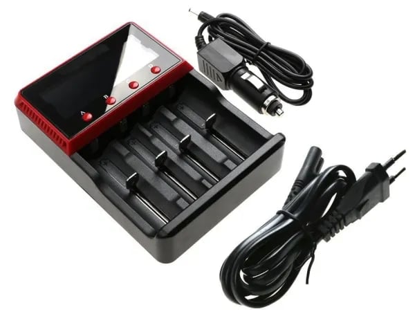 CoreParts - Batterilader - for 18650 battery + AC-strømadapter + bilstrømadapter - 4 x batterier lader - 4 utgangskontakter (batterikobler) - svart...