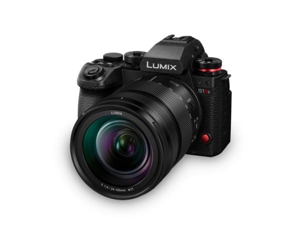 Panasonic Lumix S1IIE mit 24-105mm, 24,2 MP, 6000 x 4000 pikseliä, CMOS, 6K Ultra HD, Kosketusnäyttö, Musta