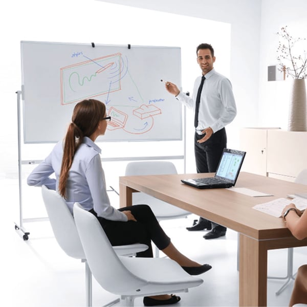 Whiteboard Mobil og vendbar 100×200 cm magnetisk med aluminiumsstel og ramme inkl. pennebakke