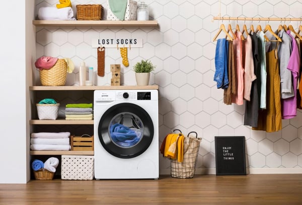 Gorenje WPNEI84A1TS, Edestä täytettävä, 8 kg, B, 76 dB, 1400 RPM, A