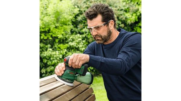 Bosch UniversalOrbit 18V-20 eksentersliper + 1x2Ah batteri + lader