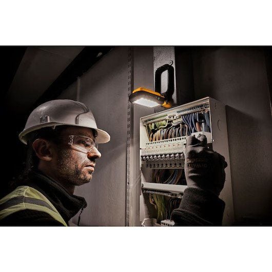 DeWalt DCL182-XJ ladattava USB-C LED-työvalo