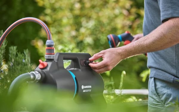 Gardena 14610-20, 180 W, Batteri, 3 stang, 3000 l/t, IPX4, Svart, Blå