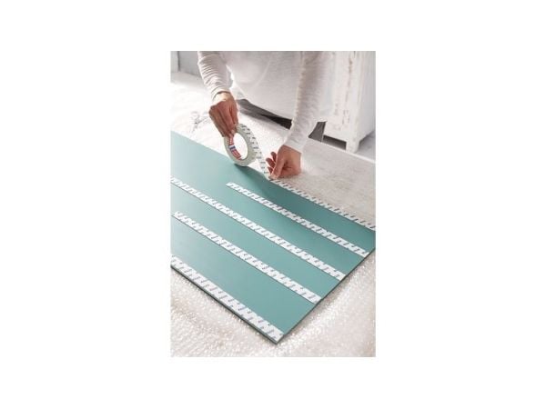 TESA 55733-00010, Monterings tape, Hvit, 5 m, Innendørs, Plast, Tre, 0,5 kg/cm