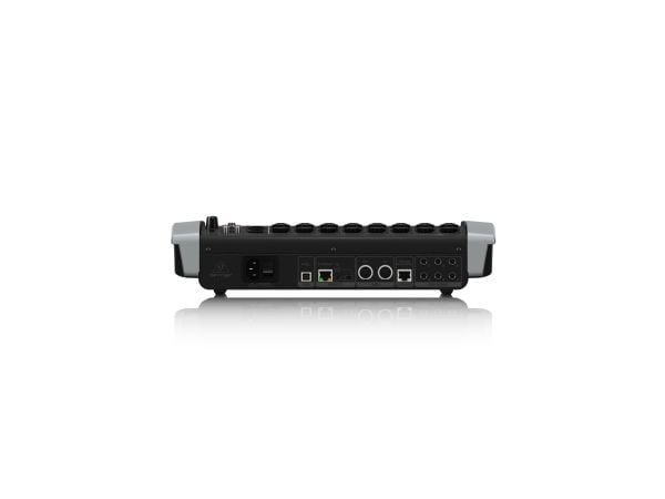 Behringer X18, 18 kanavaa