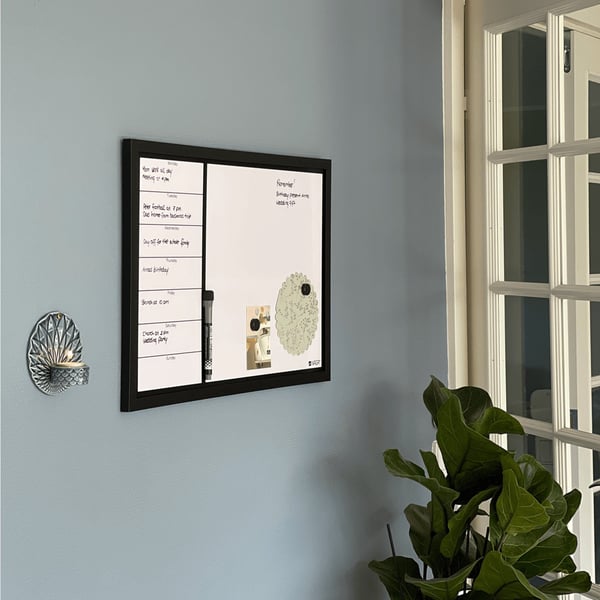Ukeplanlegger med hvit tavle 60x40 cm - med engelsk tekst