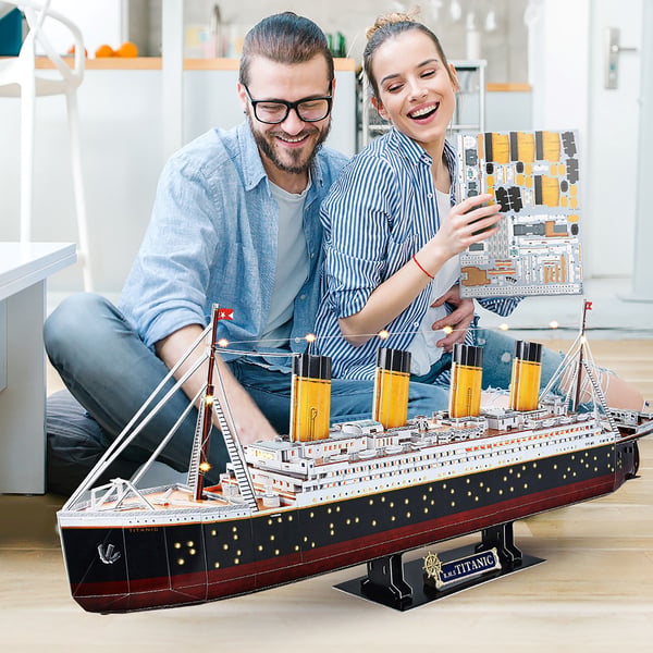 CubicFun Titanic 3D-palapeli LED-valolla, 266 palaa