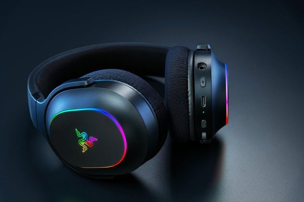 Razer Barracuda X Chroma -korvakuulokkeet, Bluetooth/2,4 GHz, valikoima