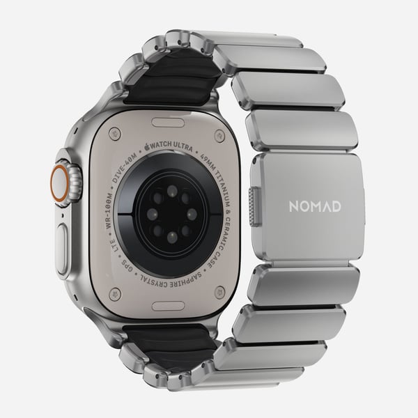 Nomad Stratos klokkerem for Apple Watch 45/46/49 mm, naturlig titan, svart FKM
