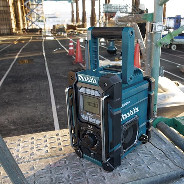 Makita DMR300