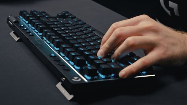 Logitech G PRO X TKL - Tastatur - bakgrunnsbelyst - trådløs - 2.4 GHz, Bluetooth - QWERTY - Nordisk (dansk/finsk/norsk/svensk) - tastsvitsj: Tactil...