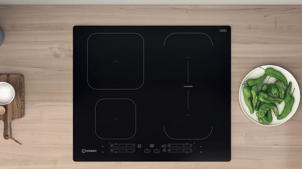 Indesit IB 65B60 NE - Induktionshäll - 4 kokplattor - Fördjupning - bredd: 56 cm - djup: 48 cm - svart
